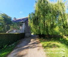 Ensemble immobilier avec gîte, dépendances, hangar, maison à rénover, puits et four à pain – sur 8 300 m² de terrain (dont plusieurs parcelles indépendantes)