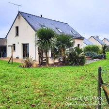 Maison moderne et familiale avec terrain de 1300 M2 CLOS à vendre à Plounévez-Quintin (2013)