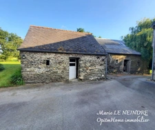 Ensemble immobilier avec gîte, dépendances, hangar, maison à rénover, puits et four à pain – sur 8 300 m² de terrain (dont plusieurs parcelles indépendantes)