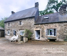 Ensemble immobilier avec gîte, dépendances, hangar, maison à rénover, puits et four à pain – sur 8 300 m² de terrain (dont plusieurs parcelles indépendantes)