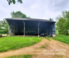 Ensemble immobilier avec gîte, dépendances, hangar, maison à rénover, puits et four à pain – sur 8 300 m² de terrain (dont plusieurs parcelles indépendantes)