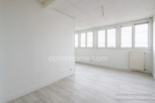 BAISSE DE PRIX Le Havre Appartement avec une chambre, une grande pièce de vie lumineuse, une cave et parking sécurisé !