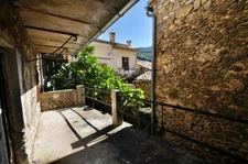Dpt Alpes de Haute Provence (04), for sale near ANNOT 3-room apartment - crossing with terrace and cellars 