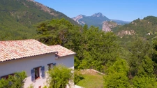 Dpt Alpes de Haute Provence (04), à vendre CASTELLANE maison 5 pièces - 143 m² - Terrain de 1143 m² - Plain pied