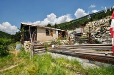 Dpt Alpes de Haute Provence (04), à vendre Proche ENTREVAUX Maison atypique sur 4 hectares, Vue panoramique