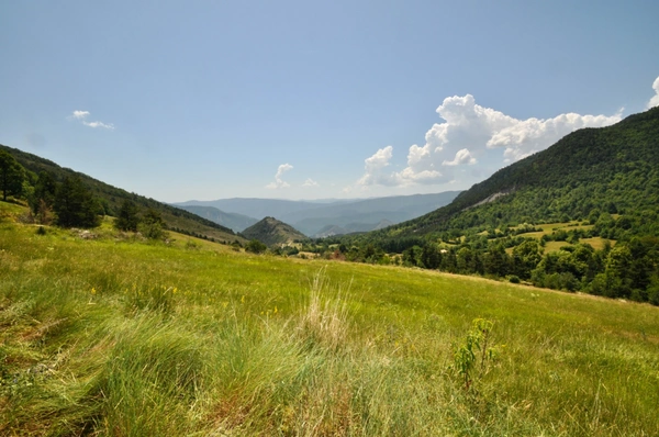 Dpt Alpes de Haute Provence (04), à vendre Proche ENTREVAUX Maison atypique sur 4 hectares, Vue panoramique