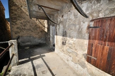 Dpt Alpes de Haute Provence (04), for sale near ANNOT 3-room apartment - crossing with terrace and cellars 