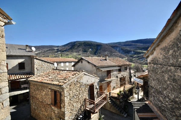 Dpt Alpes de Haute Provence (04), à vendre Proche ANNOT Maison de village en pierres 3 pièces, 60m², Cave et Terrasse. 