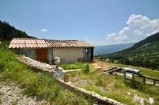 Dpt Alpes de Haute Provence (04), à vendre Proche ENTREVAUX Maison atypique sur 4 hectares, Vue panoramique