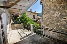 Dpt Alpes de Haute Provence (04), for sale near ANNOT 3-room apartment - crossing with terrace and cellars 