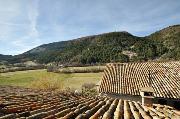 Dpt Alpes de Haute Provence (04), à vendre proche Saint André les Alpes Maison de village rénovée 3 pièces et cave 