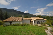 Dpt Alpes de Haute Provence (04), à vendre CASTELLANE maison 5 pièces - 143 m² - Terrain de 1143 m² - Plain pied