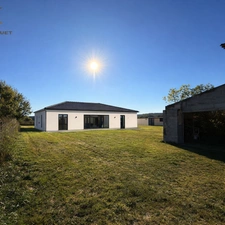 Terrain constructible 1542 m² + 8862 m²  de terrain agricole – Garage existant – Lamothe-Montravel