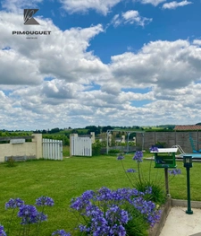 Maison de plain-pied, vue imprenable et prestations rénovées – proche Sauveterre-de-Guyenne