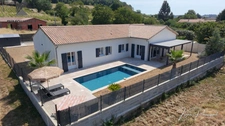 Maison contemporaine 2021 – DPE A – Plain-pied – Piscine chauffée – Prestations haut de gamme – Quartier calme et privilégié.