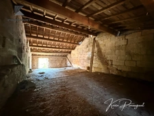 Ancien chai viticole à réinventer – 180 m² à aménager, cour intérieure & dépendances – 900 m² de terrain