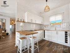 Maison contemporaine 2021 – DPE A – Plain-pied – Piscine chauffée – Prestations haut de gamme – Quartier calme et privilégié.