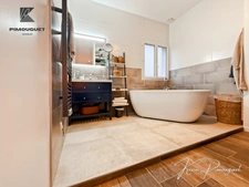 Maison contemporaine 2021 – DPE A – Plain-pied – Piscine chauffée – Prestations haut de gamme – Quartier calme et privilégié.