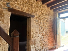 Ancien chai viticole à réinventer – 180 m² à aménager, cour intérieure & dépendances – 900 m² de terrain