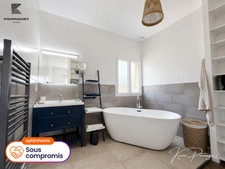 Maison contemporaine 2021 – DPE A – Plain-pied – Piscine chauffée – Prestations haut de gamme – Quartier calme et privilégié.