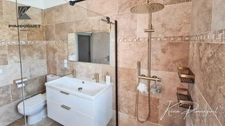 Maison contemporaine 2021 – DPE A – Plain-pied – Piscine chauffée – Prestations haut de gamme – Quartier calme et privilégié.