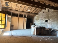 Ancien chai viticole à réinventer – 180 m² à aménager, cour intérieure & dépendances – 900 m² de terrain