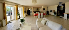 Maison de plain-pied, vue imprenable et prestations rénovées – proche Sauveterre-de-Guyenne