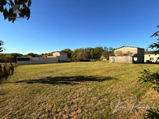 Terrain constructible 1542 m² + 8862 m²  de terrain agricole – Garage existant – Lamothe-Montravel