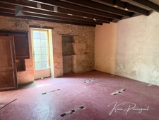 Ancien chai viticole à réinventer – 180 m² à aménager, cour intérieure & dépendances – 900 m² de terrain