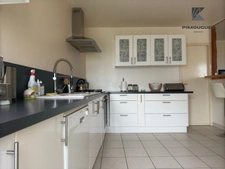 Maison de plain-pied, vue imprenable et prestations rénovées – proche Sauveterre-de-Guyenne