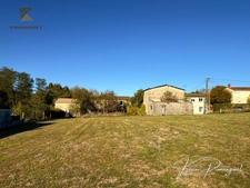 Terrain constructible 1542 m² + 8862 m²  de terrain agricole – Garage existant – Lamothe-Montravel