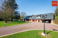 Magnifique Longère entièrement rénovée sur 154 m2 avec ses 4 chambres dans une voie sans issue donc au grand calme
