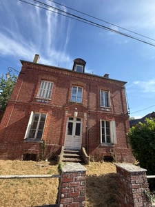 Maison de Maître de 1901 à rénover – Charme, authenticité et potentiel – À 8 min de la gare de Bernay