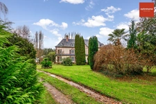 Charmante maison bourgeoise avec dépendance sur superbe terrain – Proche Bernay