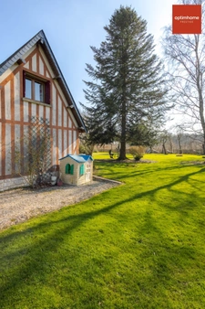 Magnifique Longère entièrement rénovée sur 154 m2 avec ses 4 chambres dans une voie sans issue donc au grand calme
