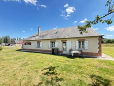 EXCLUSIVITÉ – Longère normande rénovée de 166 m² avec dépendance et terrain arboré – Proche Bernay