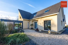 Magnifique maison contemporaine de 300 m² avec piscine intérieure