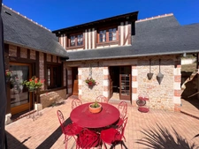 Magnifique proriété et sa maison d'amis entièrement rénovées avec des matériaux anciens En plein coeur de la Normandie et à 30 minutes des plage !