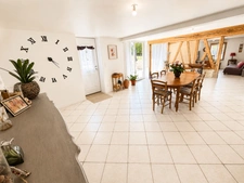 EXCLUSIVITÉ – Longère normande rénovée de 166 m² avec dépendance et terrain arboré – Proche Bernay