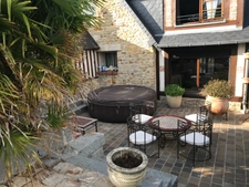 Magnifique proriété et sa maison d'amis entièrement rénovées avec des matériaux anciens En plein coeur de la Normandie et à 30 minutes des plage !