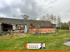 Un Bâtiment agricole et une Longère à rénover sur une parcelle de 3389 m2