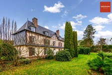 Charmante maison bourgeoise avec dépendance sur superbe terrain – Proche Bernay