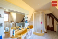 Magnifique Longère entièrement rénovée sur 154 m2 avec ses 4 chambres dans une voie sans issue donc au grand calme