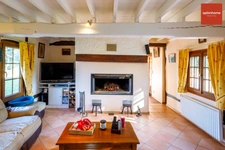 Magnifique Longère entièrement rénovée sur 154 m2 avec ses 4 chambres dans une voie sans issue donc au grand calme