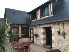 Magnifique proriété et sa maison d'amis entièrement rénovées avec des matériaux anciens En plein coeur de la Normandie et à 30 minutes des plage !