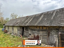 Un Bâtiment agricole et une Longère à rénover sur une parcelle de 3389 m2