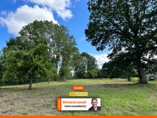 Vous cherchez un terrain au calme de près de plus de 2100 m2 pour votre maison ?