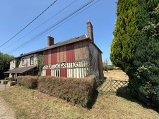 Maison à Colombages adossée à un restaurant à rénover 