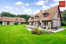 Superbe propriété Normande avec ses maisons à colombages et ses prestations de qualité sur 5000 m2 