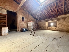 MAISON DE VILLAGE 3 CHAMBRES AVEC GRANGE 